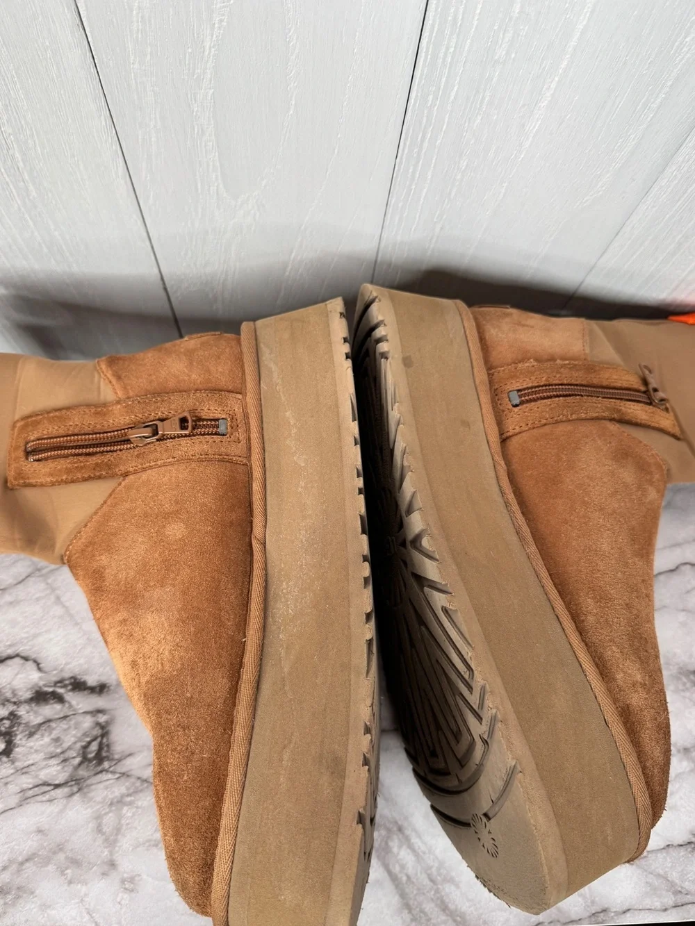 UGG Classic Dipper Platform Boots in Chestnut
